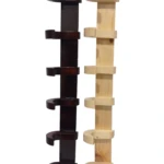 Percheros de madera, uno oscuro y otro claro, ambos con 6 ganchos curvos para colgar objetos.