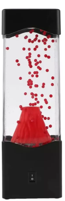 Lámpara de lava con base negra, cilindro transparente con burbujas rojas ascendentes y figura de volcán rojo en su interior.