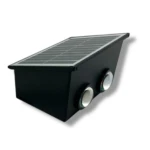 Lámpara exterior solar negra con 4 luces LED, panel de carga y diseño moderno.