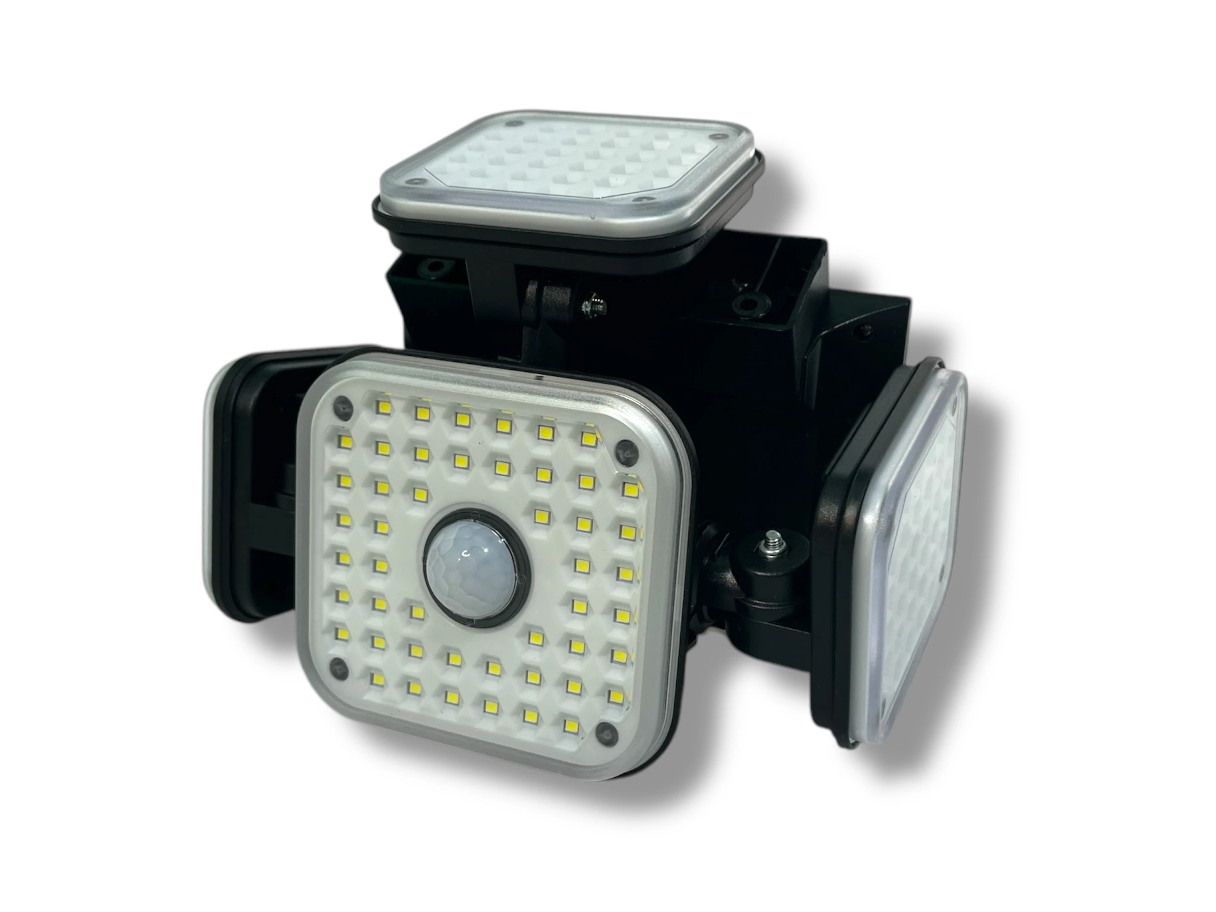 Lámpara solar negra con tres focos LED cuadrados y sensor de movimiento.