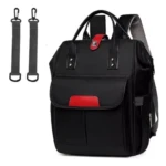 Morral pañalera negra con solapa roja, correas y ganchos, ideal para bebés.