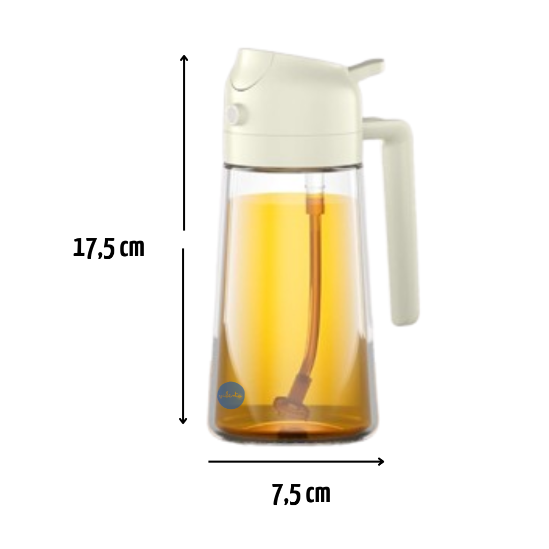 Dispensador de aceite de vidrio transparente con tapa y mango color crema, 17.5cm alto x 7.5cm ancho.