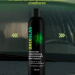 Bote negro Brixglas protector hidrofóbico y antiempañante para vidrios de auto. 120 ml.