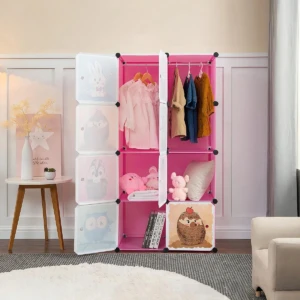 Closet organizador rosa para ropa infantil con puertas decoradas con animales, incluye perchero y estantes.