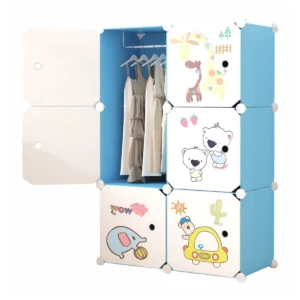 Armario organizador infantil azul con puertas blancas, interior para ropa y compartimentos con dibujos de animales y coches.