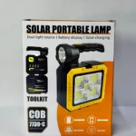 Lámpara solar portátil amarilla y negra con herramientas integradas, panel solar y pantalla de batería.