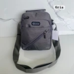 Carriel Sport color gris oscuro, tela texturizada, con logo "S SPORT" y correa ajustable, fondo mármol blanco.