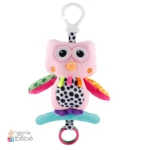 Móvil de peluche rosa con forma de búho, texturas y sonajero, ideal para colgar en cochecitos.