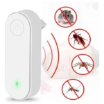 Repelente ultrasónico blanco con indicador LED verde y símbolos de animales prohibidos: hámster, cucaracha, araña, mosquito.