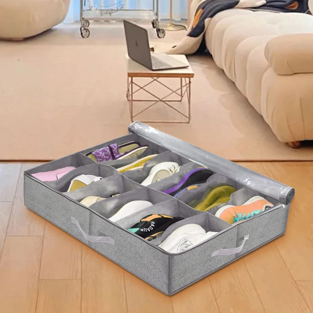 Organizador de zapatos de tela gris para debajo de la cama, con compartimentos y tapa transparente.