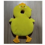Cojín mochila anticaída para bebé con forma de pollo amarillo, ideal para proteger la cabeza.
