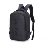 Morral negro liso de viaje con logo vertical "Celi Koel" en el frente, correas acolchadas.