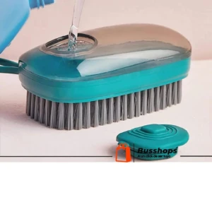 Cepillo multifunción con depósito para líquido rellenándose, cuerpo verde azulado y cerdas grises.
