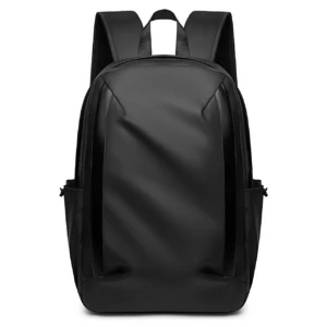Morral negro minimalista para portátil, acabado mate, con correas ergonómicas y bolsillos laterales visibles.
