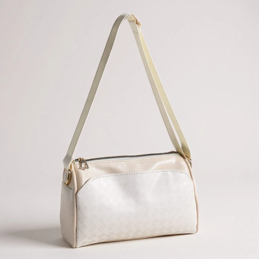 Bolso de hombro mujer color beige claro, textura tejida en damero frontal y correa fina.