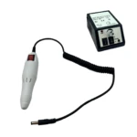 Pulidora de uñas eléctrica profesional con control de velocidad, pieza de mano blanca, cable espiral y base de alimentación con interruptor de polaridad.