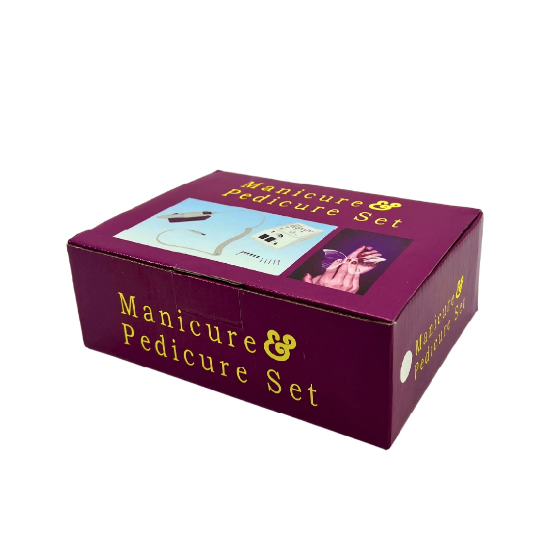 Caja morada de pulidora de uñas profesional, incluye equipo, cable, piezas de mano y fresas. Presenta diseño con texto y fotografía de manos con mariposa.