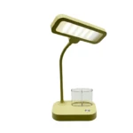 Lámpara de escritorio verde pastel con brazo flexible, luz LED rectangular y portavasos transparente integrado.