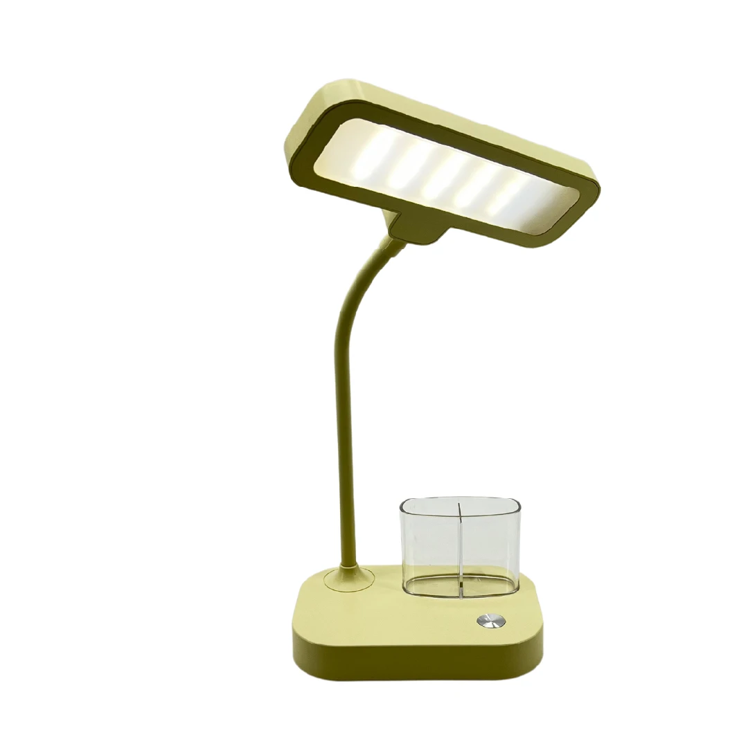Lámpara de escritorio verde pastel con brazo flexible, luz LED rectangular y portavasos transparente integrado.