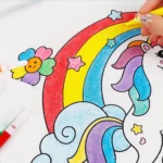 Mochila para colorear con unicornio, arcoíris y flor, incluye marcadores.