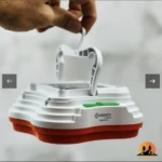 Lámpara solar LED KINSACK YY-8822 original blanca con base naranja, asa plegable, vista desde arriba.