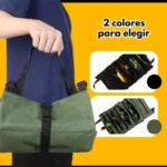 Bolsa enrollable impermeable multiuso de lona verde, con interior de compartimentos para organizar objetos.