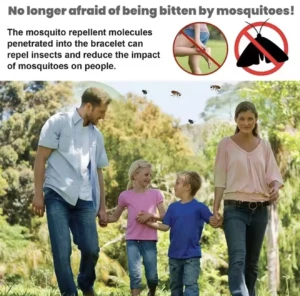 Familia disfrutando al aire libre con pulsera repelente de mosquitos, sin picaduras.