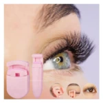 Encrespador de pestañas rosado junto a ojo con pestañas largas, con vistas de uso.