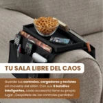 Organizador de reposabrazos negro para sofá, con bolsillos para controles, celular y revistas.