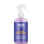 Spray capilar Vita Glow extra aclarante con extractos naturales de pitaya rosada y azucena en frasco morado transparente de 250ml.