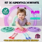 Bebé sonriente con plato de silicona y cubiertos, BPA free. Ideal para alimentación infantil.