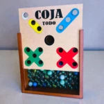 Juego "Coja Todo" con canicas de colores en base de madera.