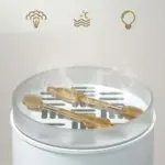Cepillo de silicona para bebé en vaporizador con símbolos de temperatura y bombilla.