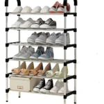 Organizador de zapatos de 5 niveles, metálico y negro, con zapatillas y tacones en cada nivel.