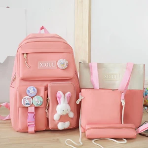Set escolar 4 piezas rosa pálido XIGUL: morral grande con peluche conejo, carteras y estuche, detalles pines.