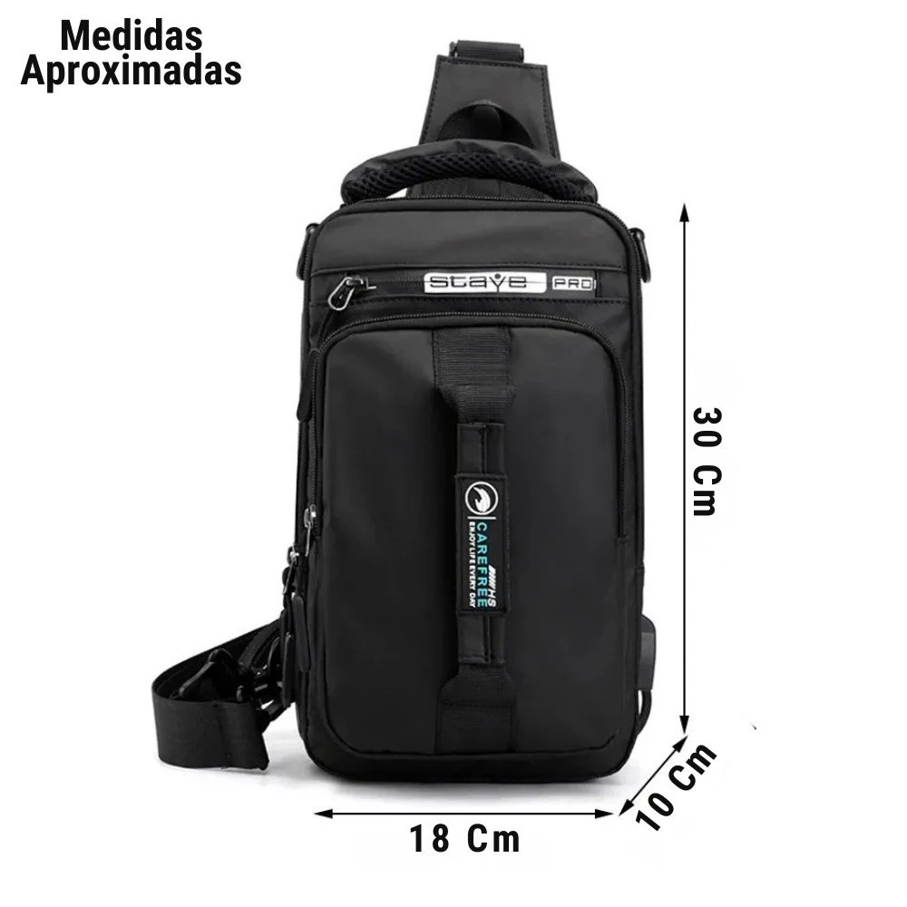 Bolso morral de pecho negro mate, medidas aproximadas 30x18x10 cm, con correa ajustable y logo "STAYE PRO".