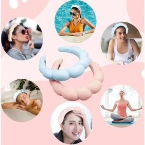 Dos diademas de tela suave con forma de nube, azul claro y rosa, mostradas junto a mujeres usándolas para maquillaje, baño y yoga.