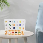 Juego de mesa Montessori de madera con tarjetas de números, animales y vehículos.