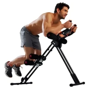 Hombre musculoso ejercitando abdomen en máquina Ab Vertical negra, postura de plancha con rodillas sujetas.