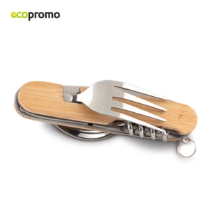 Set de cubiertos de camping con mango de bambú, incluye tenedor, cuchara y sacacorchos.