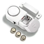 Alarma magnética inalámbrica blanca para puertas y ventanas, incluye 3 baterías tipo botón.