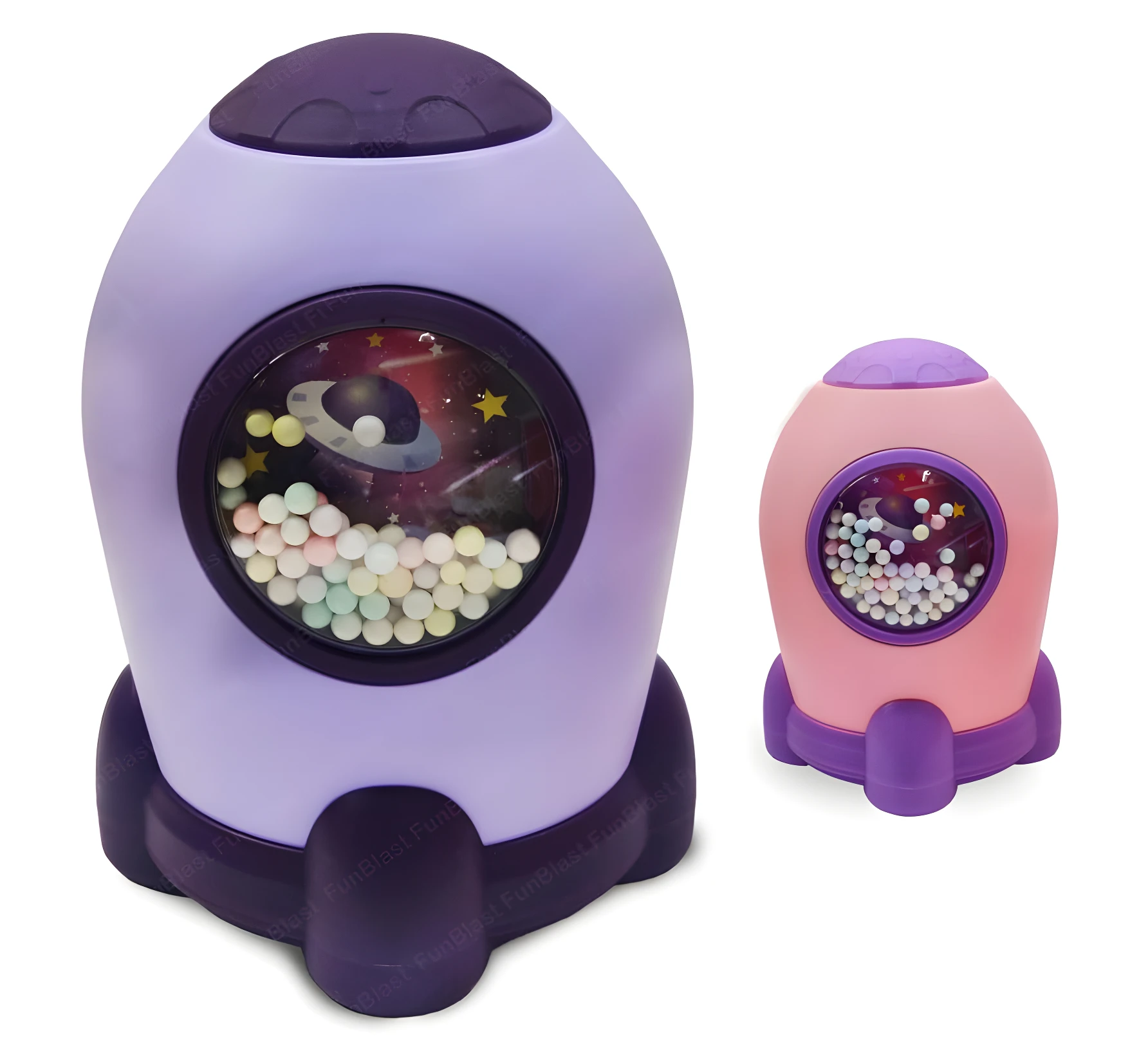 Alcancías infantiles de plástico en forma de cohete, morada y rosa, con compartimento transparente lleno de bolitas de colores.