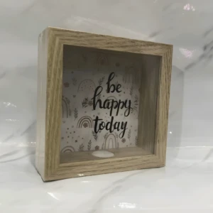 Alcancía de madera con vidrio, frase "be happy today" y diseño de arcoíris.