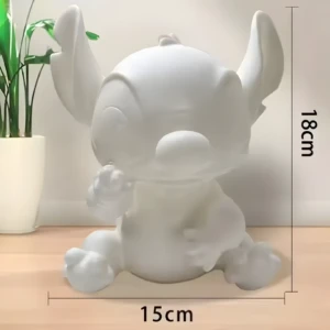 Alcancía blanca de Stitch sin pintar, 15cm de ancho, 18cm de alto, ideal para decorar y fomentar el ahorro.