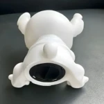 Alcancía blanca de Stitch, vista desde atrás, con ranura para monedas. Ideal para pintar y decorar.