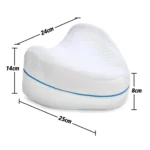 Almohada para piernas Leg Pillow blanca con borde azul, mide 24x25cm, alto 14cm y 8cm.