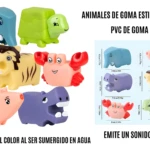 Seis juguetes flotantes de goma estilo bloque (elefante azul, tortuga verde, tigre, cangrejo rosa, hipopótamo morado y cerdo rosa) con sonido, medidas en cm y pulgadas.