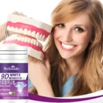 Mujer sonriendo con dientes muy blancos y un modelo dental, mostrando el tarro de polvo dental Welsunde 9D White Purple de 80ml.