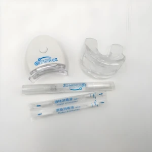 Kit blanqueamiento dental 20 Minute: luz LED blanca, molde para boca transparente, bolígrafo gel y toallitas alcohol desinfectante.
