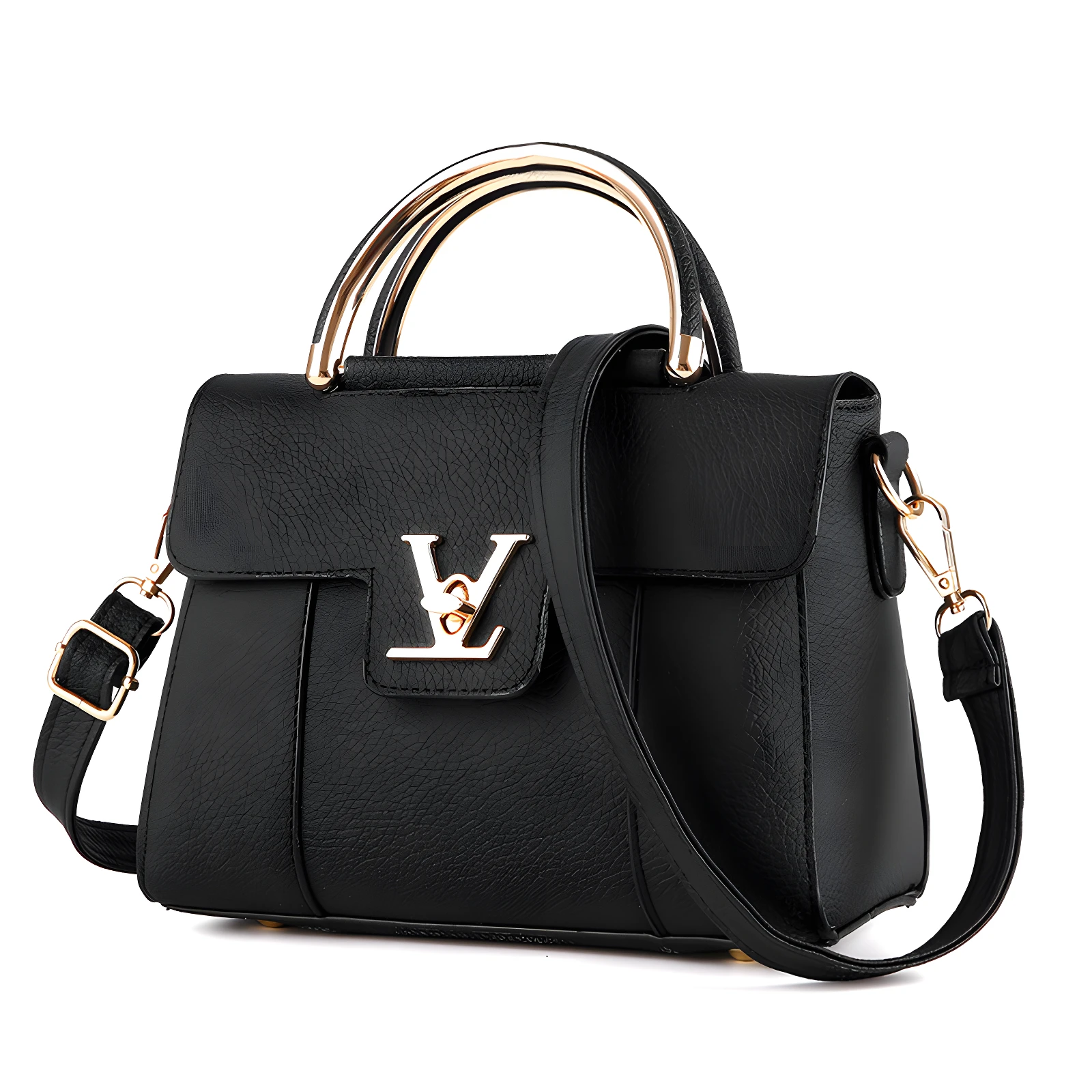 Bolso negro de cuero texturizado con asas y herrajes dorados.